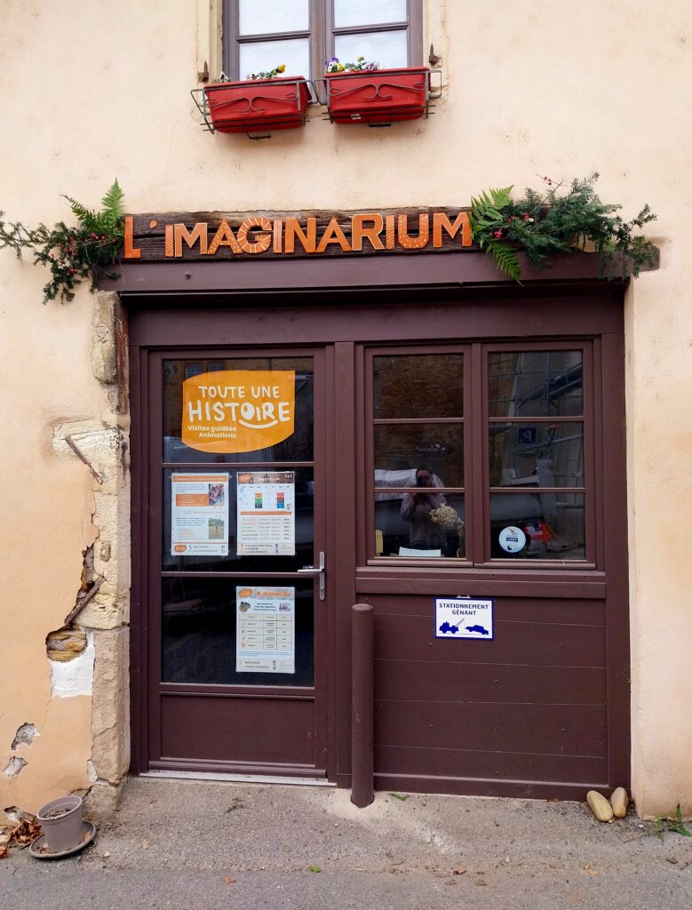 Porte d'entrée du bureau de l'Imaginarium de Toute une Histoire - Enseigne faite à la main