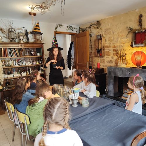 Cours de potion pour anniversaire de sorcière à l'Imaginarium de Toute une Histoire à Trévoux